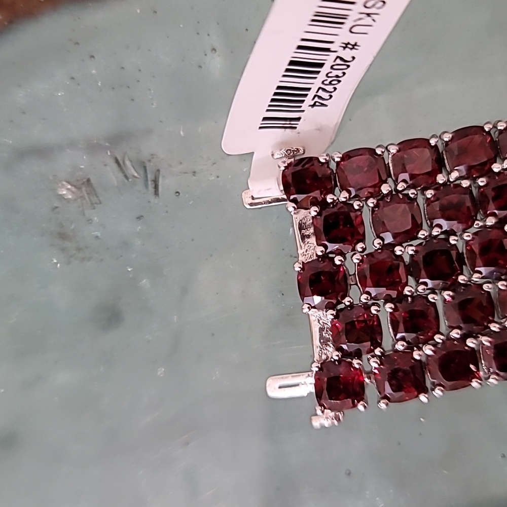 Mozambique Garnet bracelet NWT - Picture 6 of 8